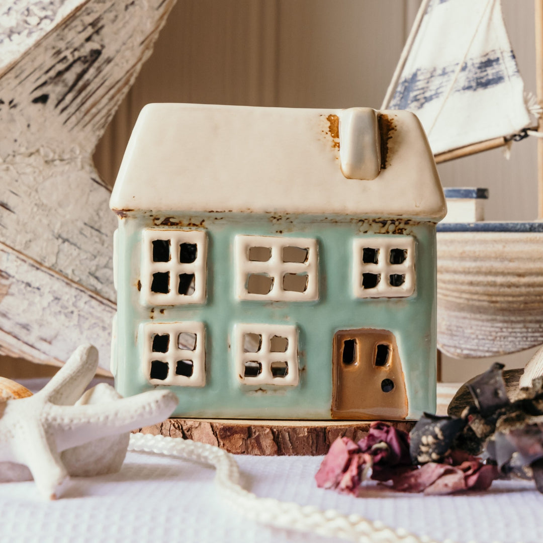 CAUSEWAY COTTAGE WAX WARMER BUNDLE WHICH COMES WITH A SOY WAX MELT OF YOUR CHOICE.