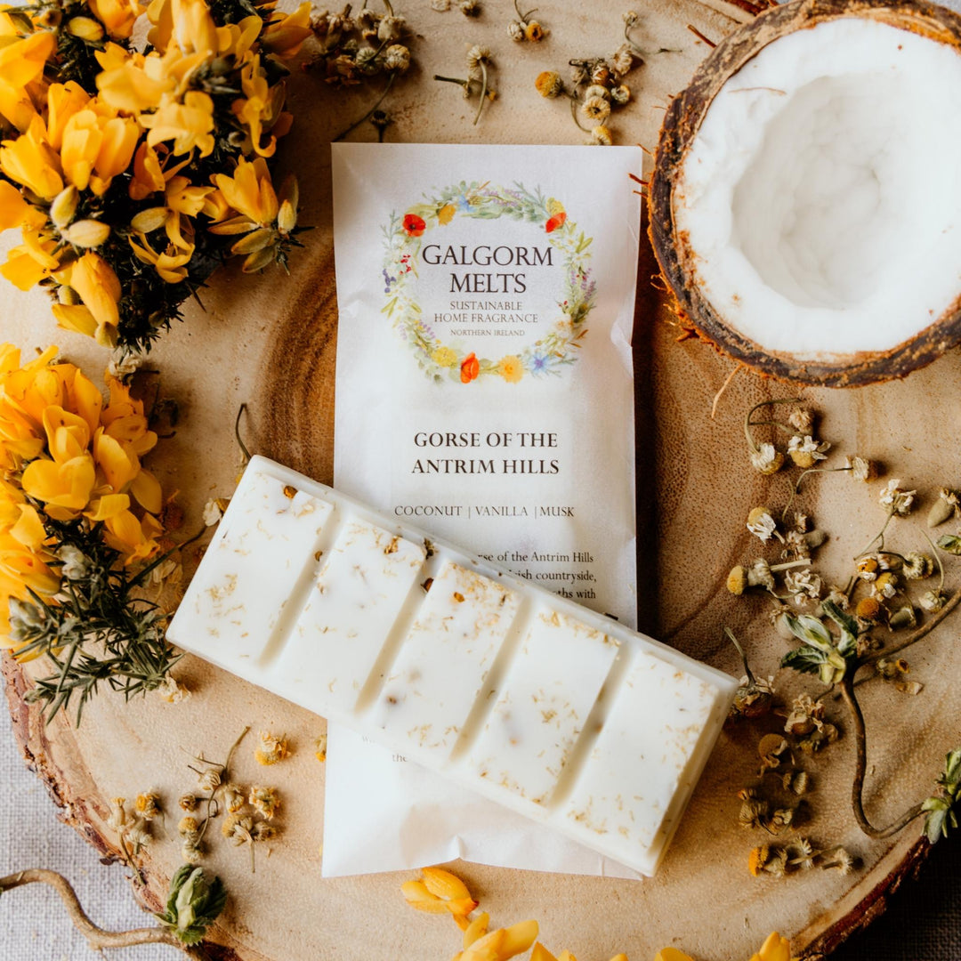 Coconut | Vanilla | Musk

Symbolising joy, Gorse of the Antrim Hills embodies the spirit of the Irish countryside, carpeting hedgerows and coastal paths with a vibrant wash of yellow. Infused with dried chamomile and calendula flowers,