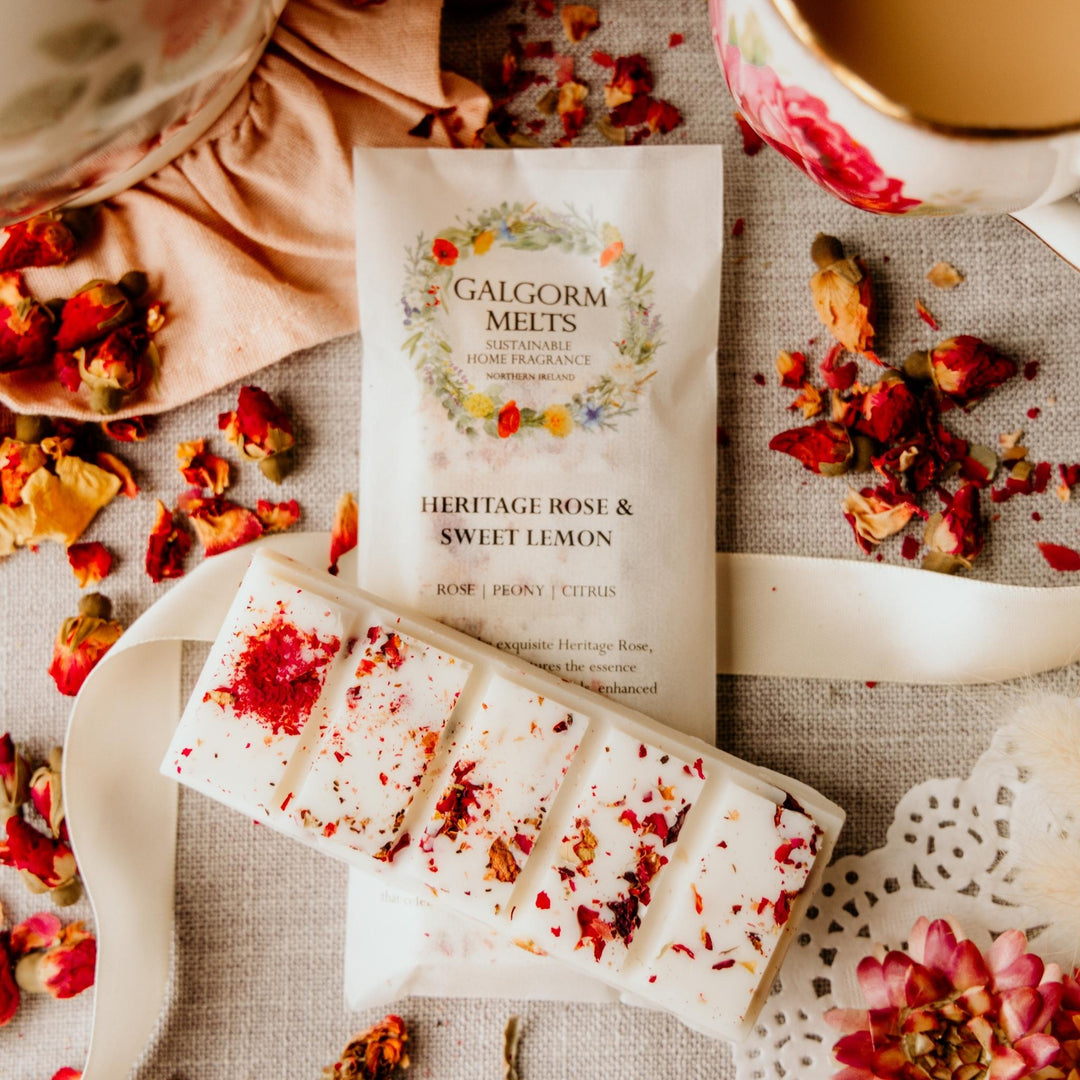 Rose | Peony | Citrus

Inspired by the exquisite Heritage Rose, this fragrance captures the essence of its soft-pink blooming petals, enhanced by a delicate hint of sweet lemon.