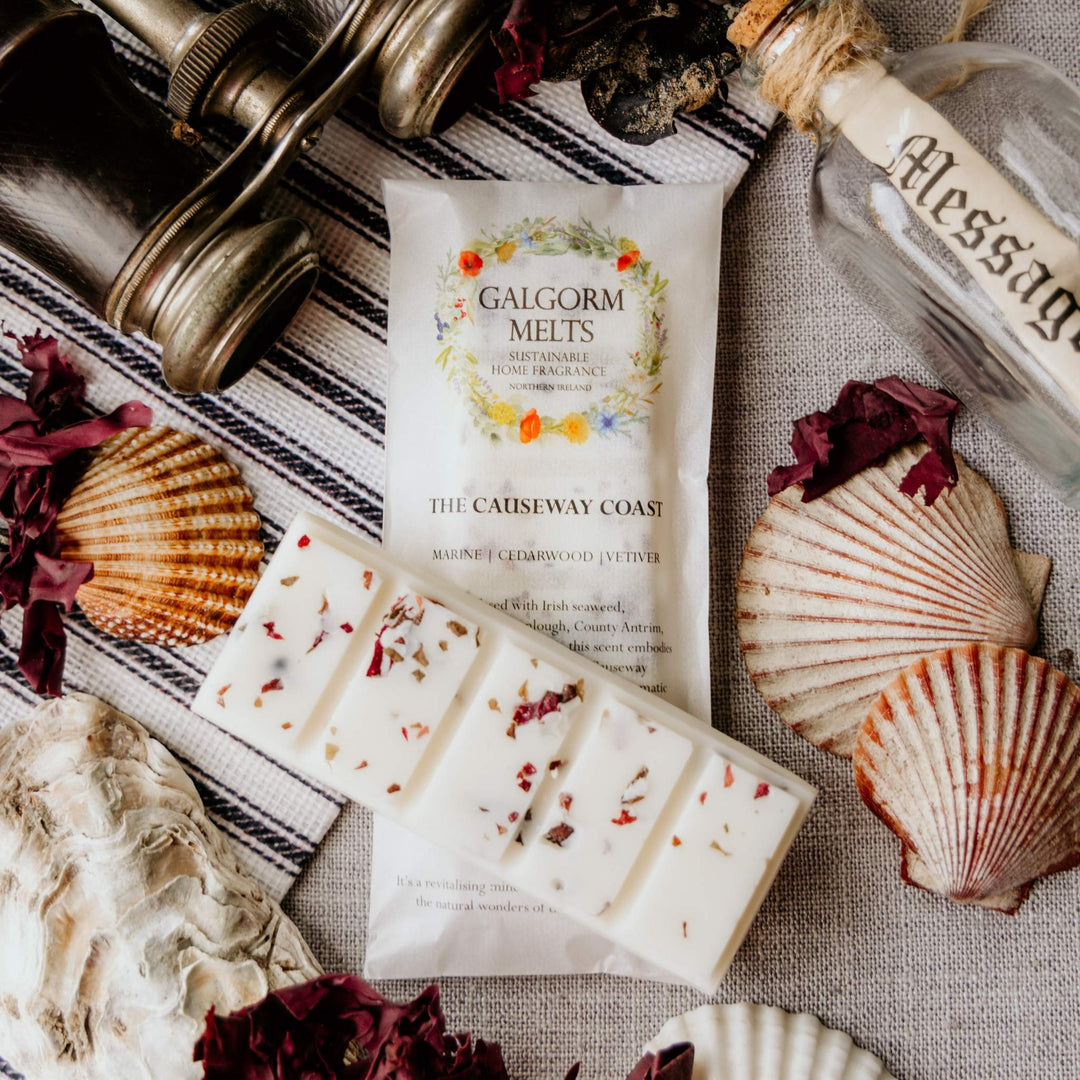 Infused with Irish seaweed, rock-dried in Carnlough, County Antrim, and locally known as dulse, this scent embodies the rugged beauty of the Causeway Coast